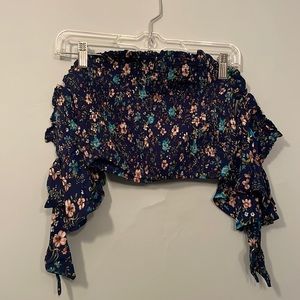 Floral strapless blouse low sleeves